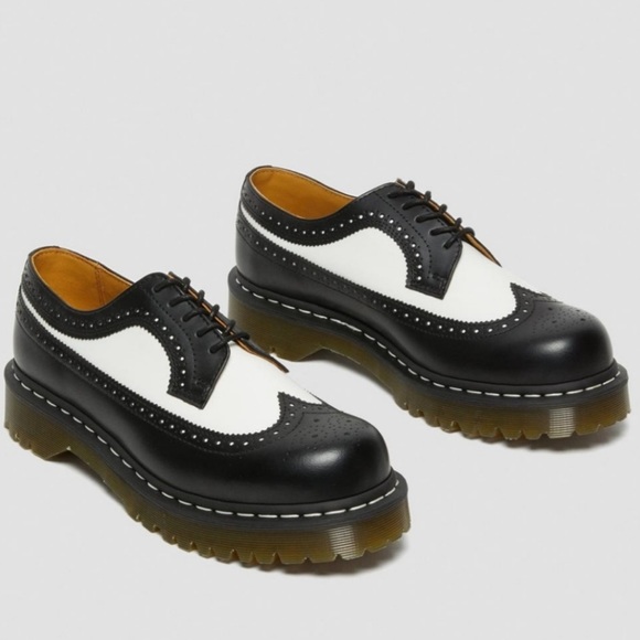 DR MARTENS 3989 Bex Smooth Leather
Brogue Shoes Size 9 - Picture 2 of 15